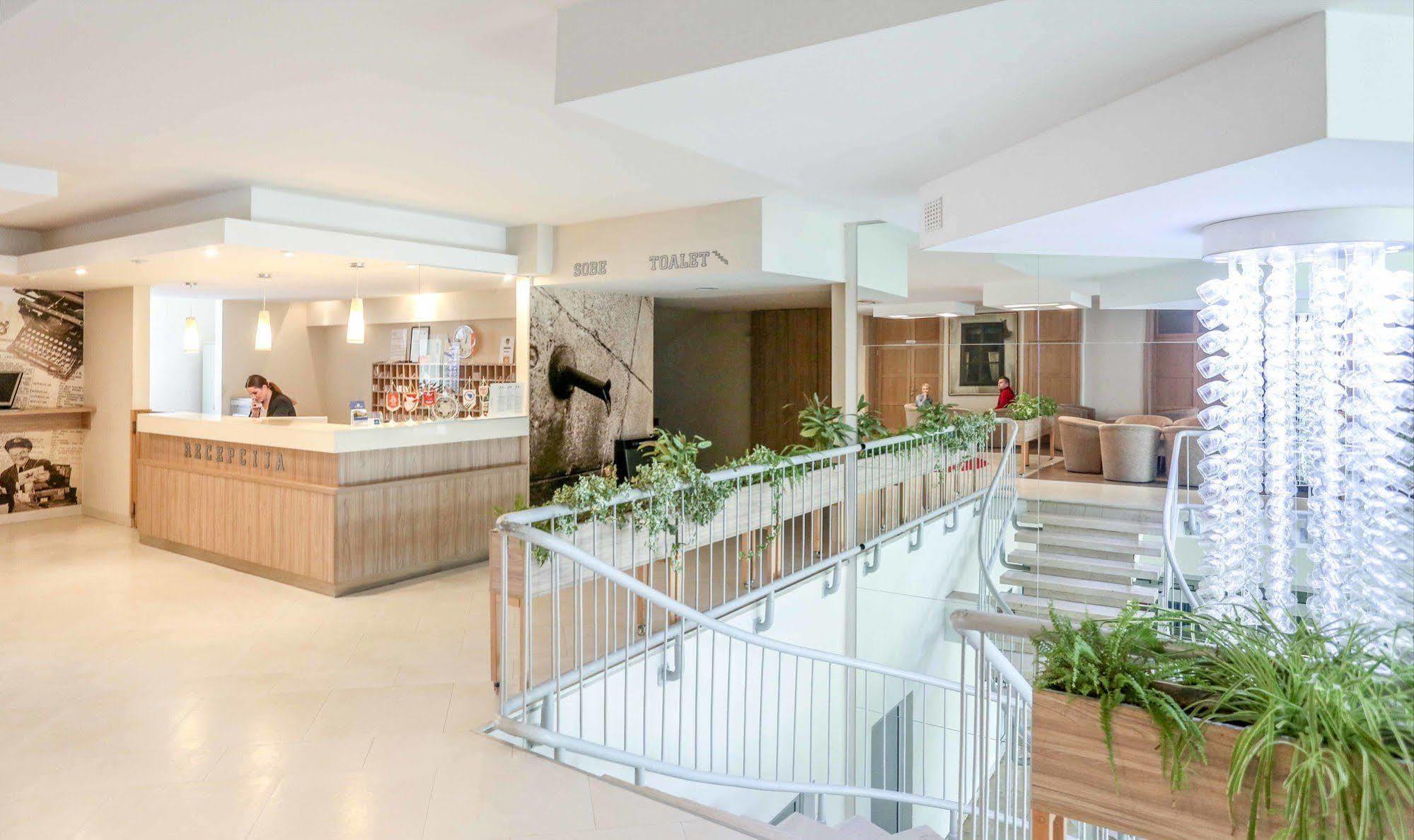 Hotel Park Vogosca Экстерьер фото